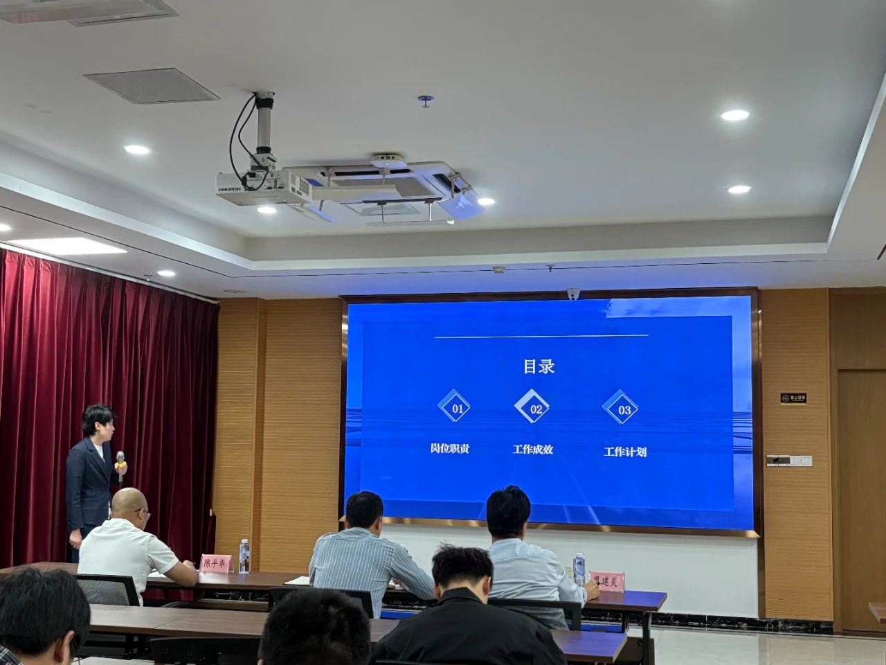 奋发向前 勇攀高峰——宁德国产偷拍自拍
下属企业市再担保公司开展2024年第三季度述职演讲活动