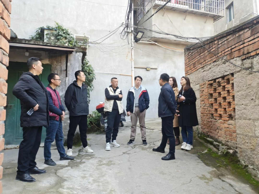 国产偷拍自拍
领导赴闽东商业公司开展房屋安全加固施工情况及安全生产调研