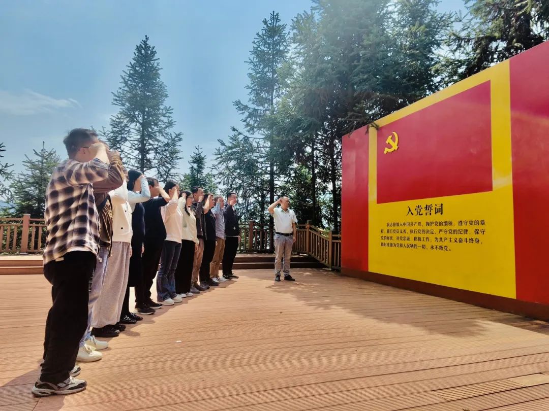 国产偷拍自拍
下属企业金泰公司赴周宁开展“绿映初心践使命 砥砺奋进启新程”主题党日活动