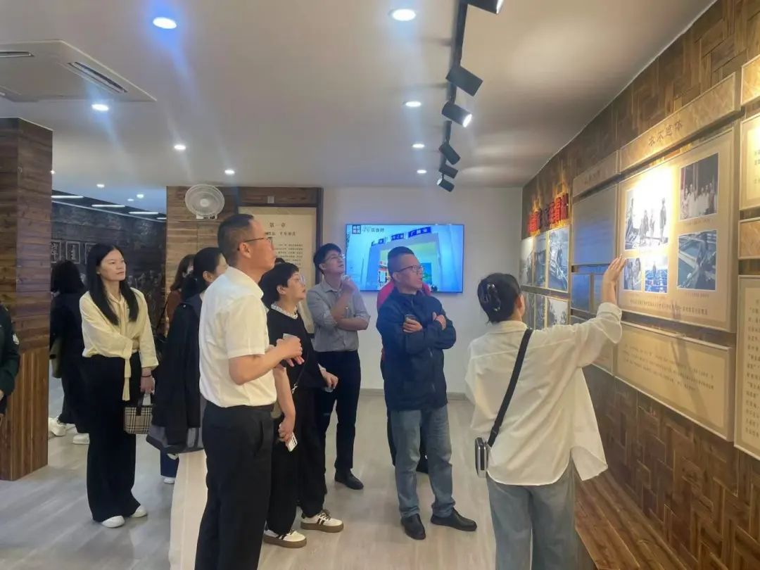 【国投风采】国产偷拍自拍
下属企业联合开展“沿着足迹学思想悟伟力”主题党日暨现场学习活动