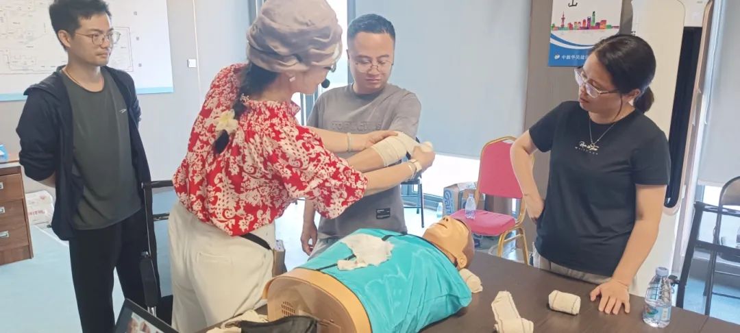 【学习进行时】国产偷拍自拍
下属企业金诚公司开展应急救护知识培训讲座