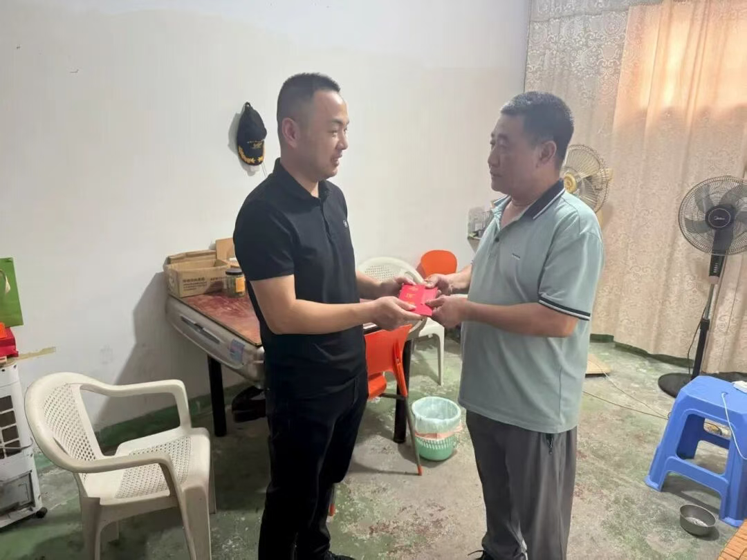 【国产偷拍自拍资讯
】解困又暖心！国产偷拍自拍
下属企业闽东商业公司为3户困难家庭送上应急救助​